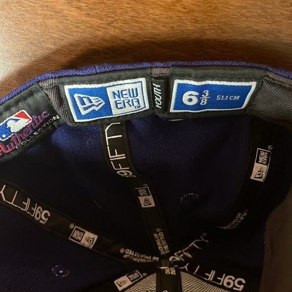 Youth Cubs hat gently worn. New Era Chicago Cubs 59Fifty Baseball Hat - Picture 4 of 5